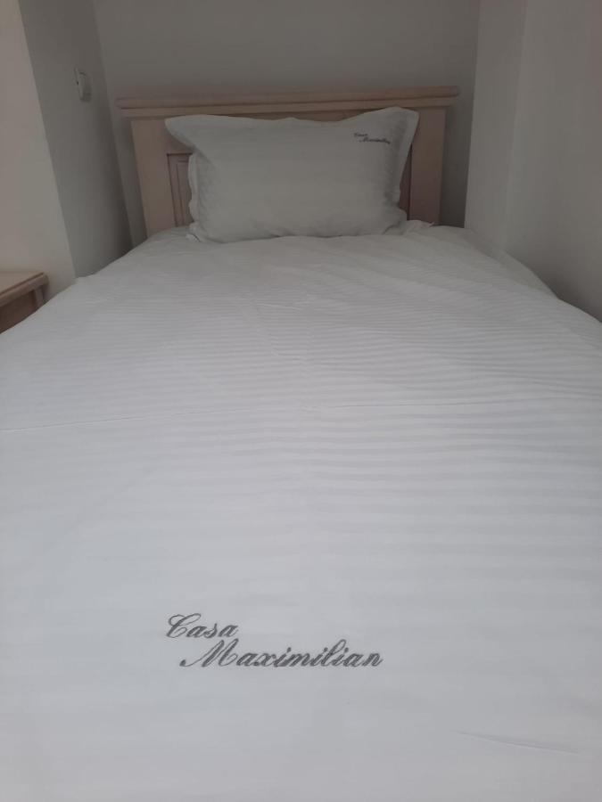 Casa De Oaspeti Maximilian 코들레아 외부 사진