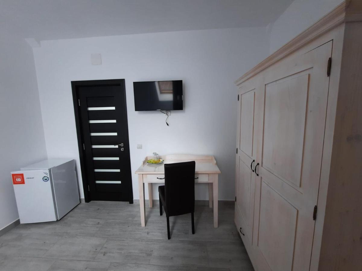Casa De Oaspeti Maximilian 코들레아 외부 사진